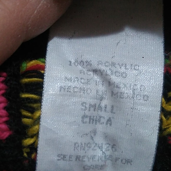 🐤 Vintage Tweety Sweater Size Small 🐤 - Picture 5 of 6